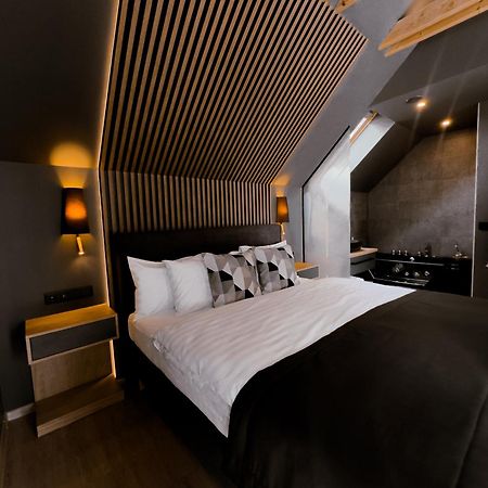 Twin Premium Apartman ตีฮานี ภายนอก รูปภาพ