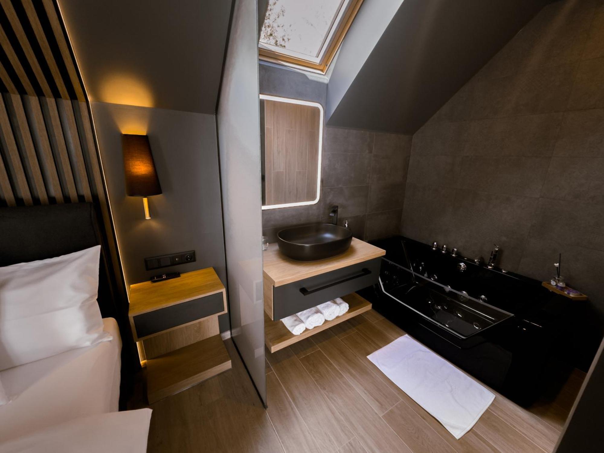 Twin Premium Apartman ตีฮานี ภายนอก รูปภาพ