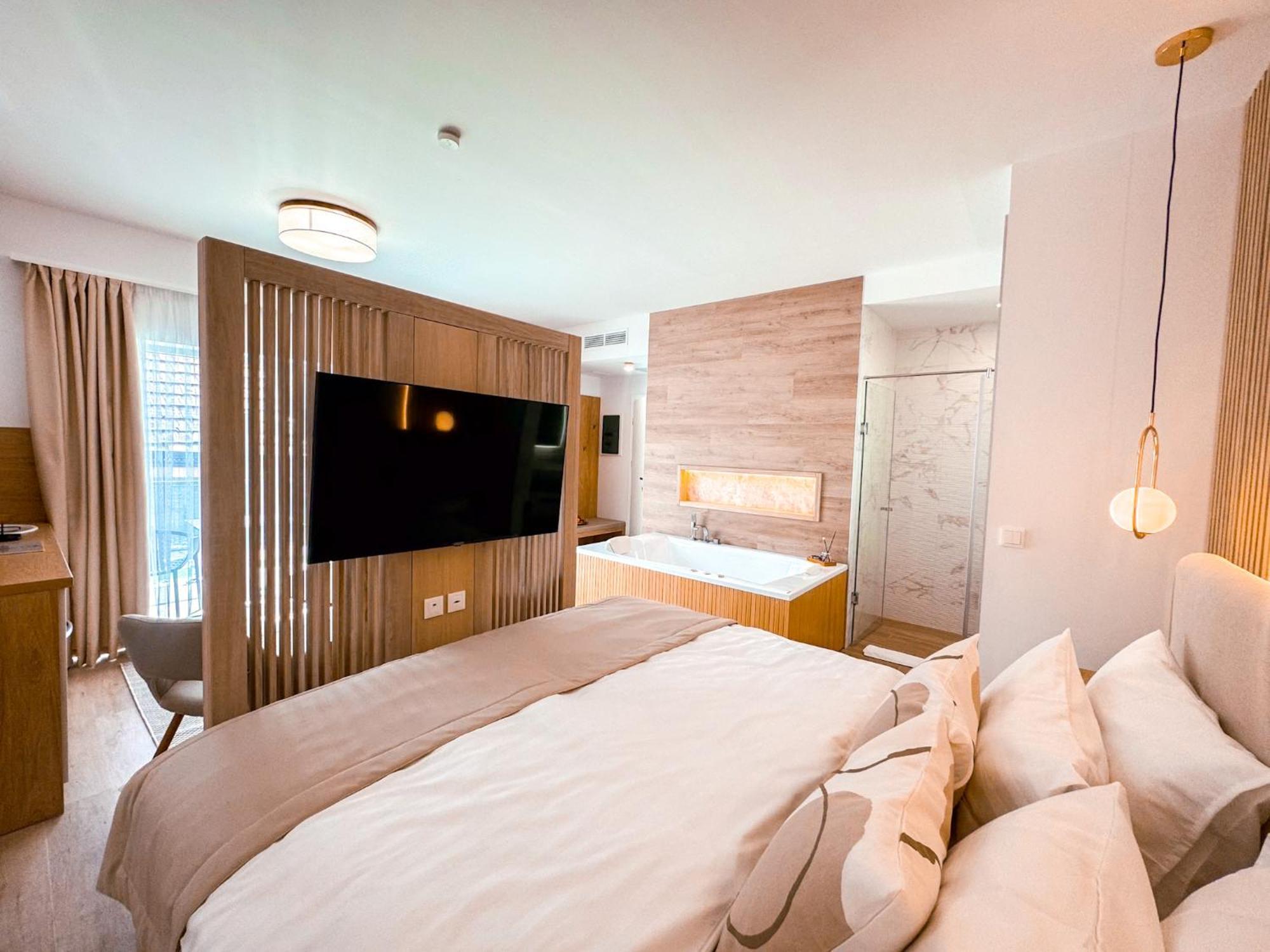 Twin Premium Apartman ตีฮานี ภายนอก รูปภาพ