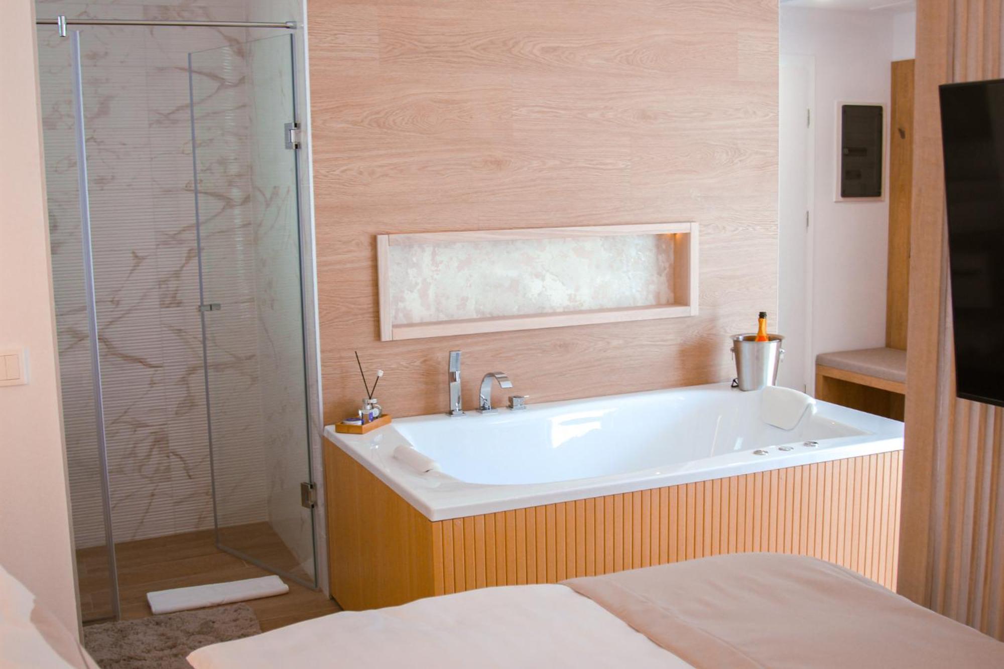Twin Premium Apartman ตีฮานี ภายนอก รูปภาพ