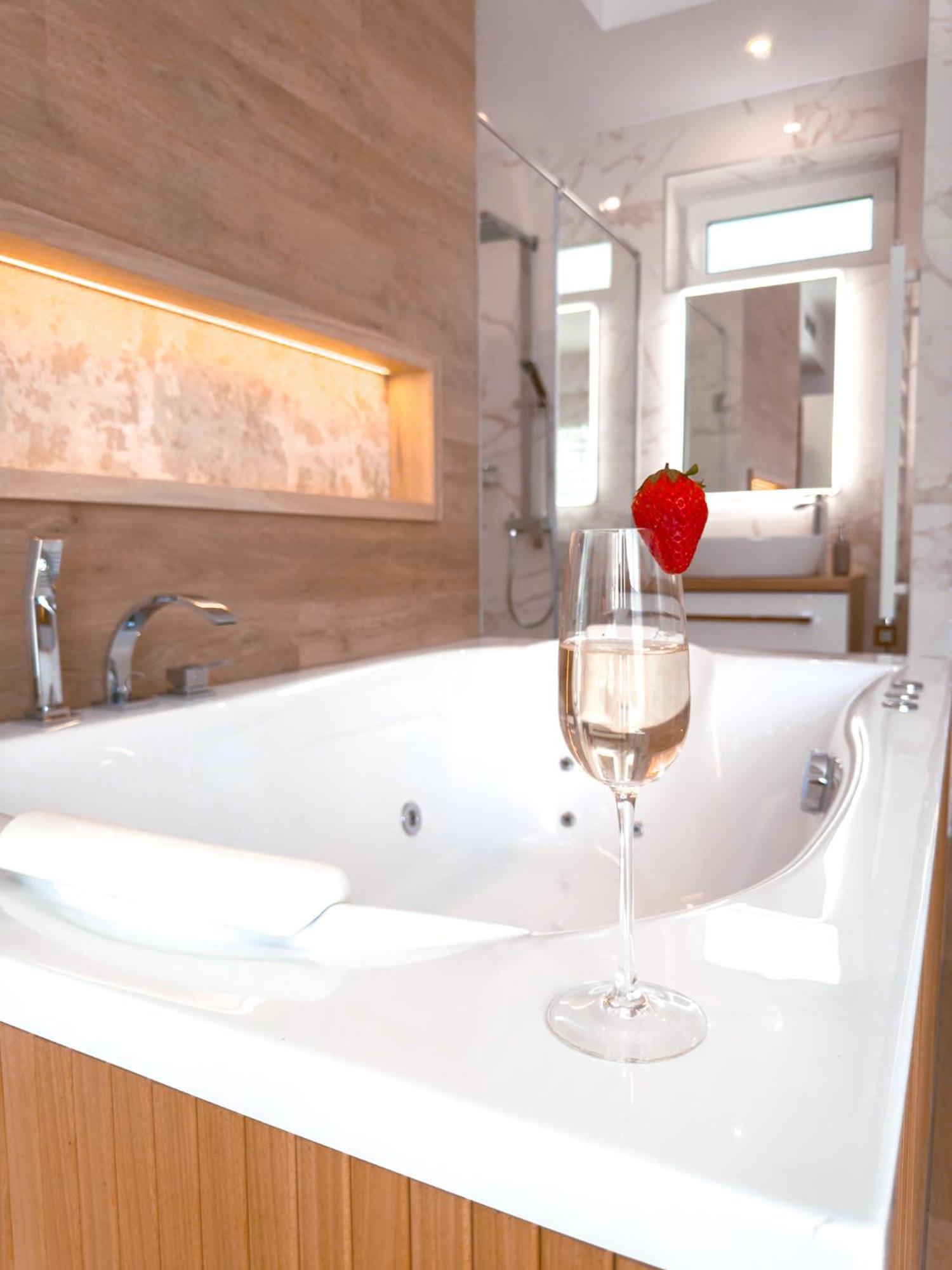 Twin Premium Apartman ตีฮานี ภายนอก รูปภาพ
