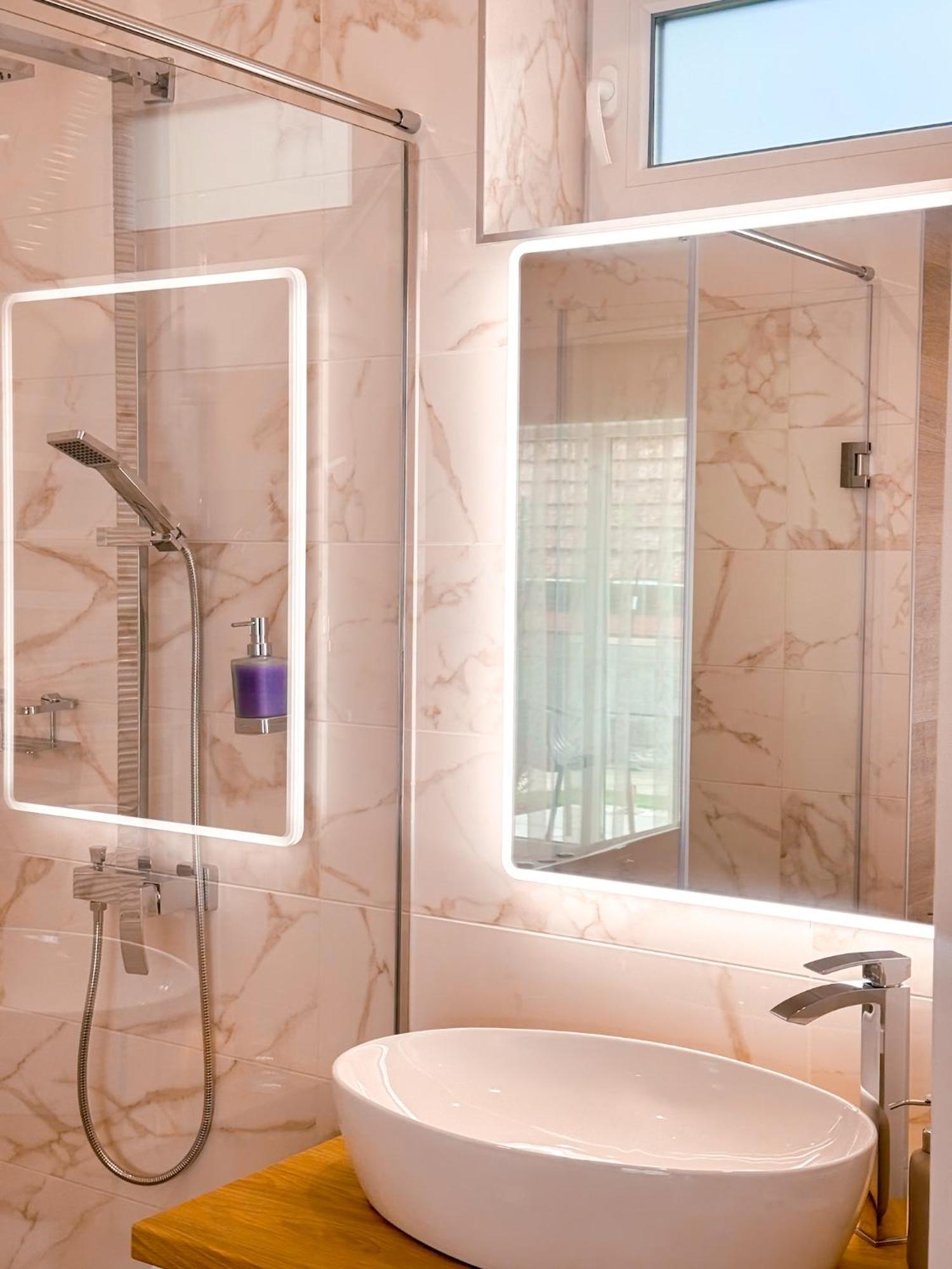Twin Premium Apartman ตีฮานี ภายนอก รูปภาพ